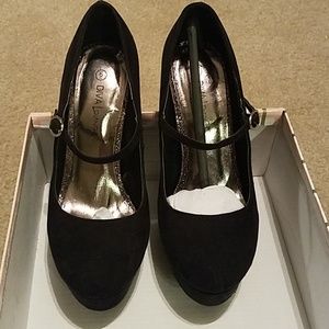 Diva Lounge Black Velvet Suede Mary Jane Pumps Sz6